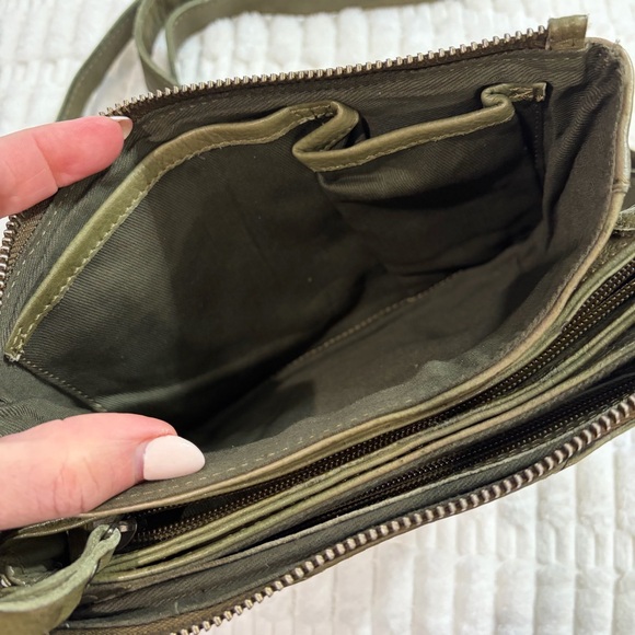 BNWOT Latico Olive Leather Crossbody Bag - Picture 2 of 6